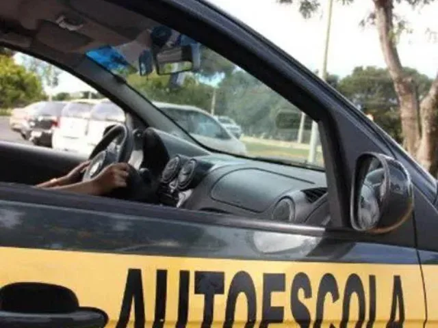 Imagem do grupo de WhatsApp Auto Escola